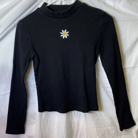 Daisy Embroidered Rib-Knit Long Sleeve Tee - Picture 2 of 2